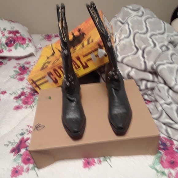 Woman's Cowboy Boots - Picture 2 of 2